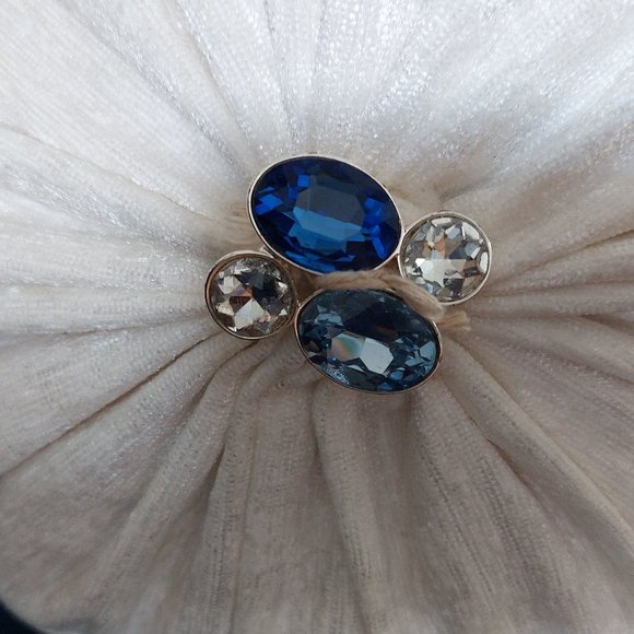 DIY White Fabric Royal Blue Beads Tufted Bling Bling Buttons Round Pillow Decor - Picture 7 of 7